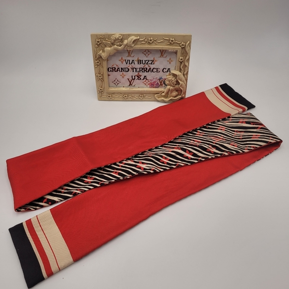 Authentic Louis Vuitton 100% Silk Almazing Bandeau Scarf RED/BLK/IVORY - Picture 3 of 3